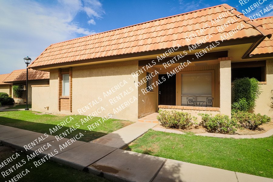 Cozy townhouse 2 bed / 2 bath property image