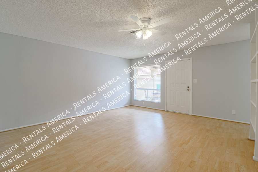 Cozy townhouse 2 bed / 2 bath property image