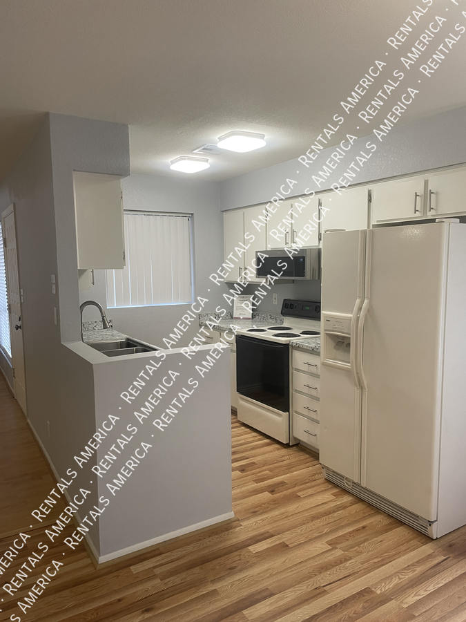 Cozy townhouse 2 bed / 2 bath property image