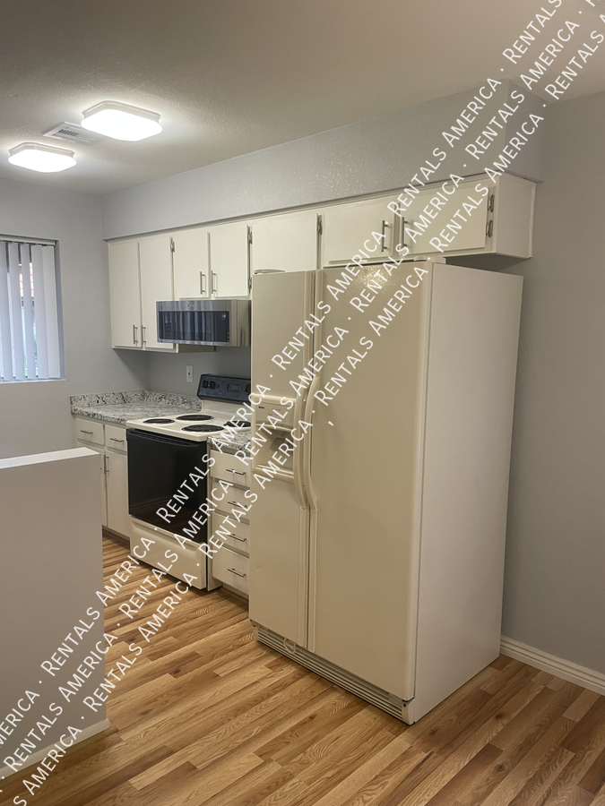 Cozy townhouse 2 bed / 2 bath property image