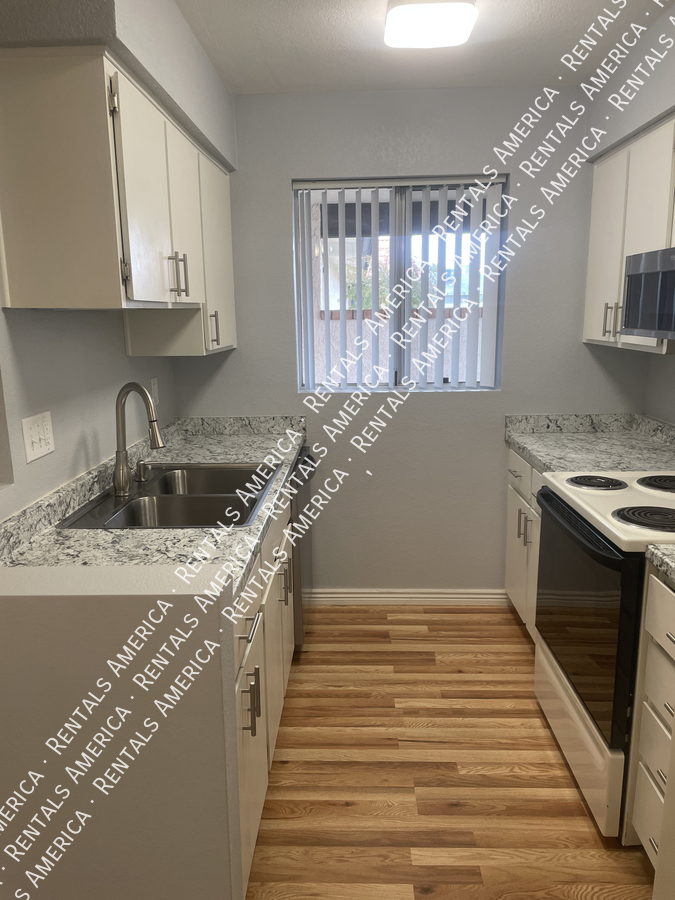 Cozy townhouse 2 bed / 2 bath property image