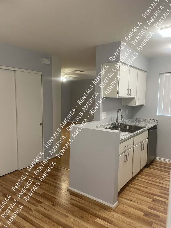 Cozy townhouse 2 bed / 2 bath property image