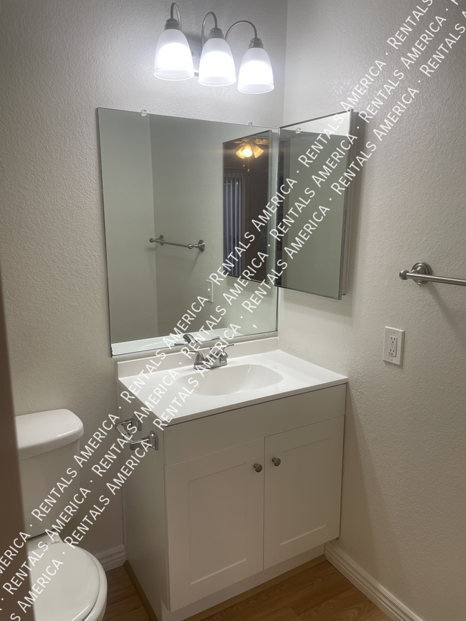 Cozy townhouse 2 bed / 2 bath property image