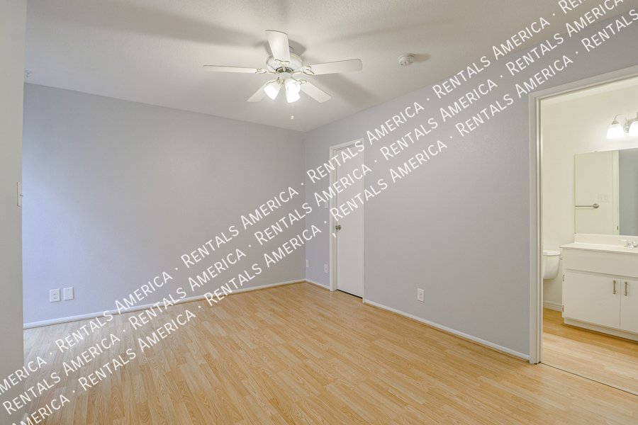Cozy townhouse 2 bed / 2 bath property image