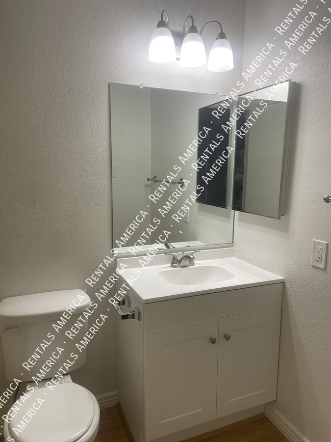 Cozy townhouse 2 bed / 2 bath property image