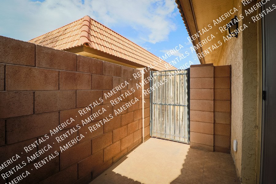 Cozy townhouse 2 bed / 2 bath property image
