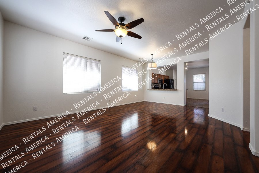 Stunning 3 BR / 2 BA Gateway Village Home in Gilbert property image