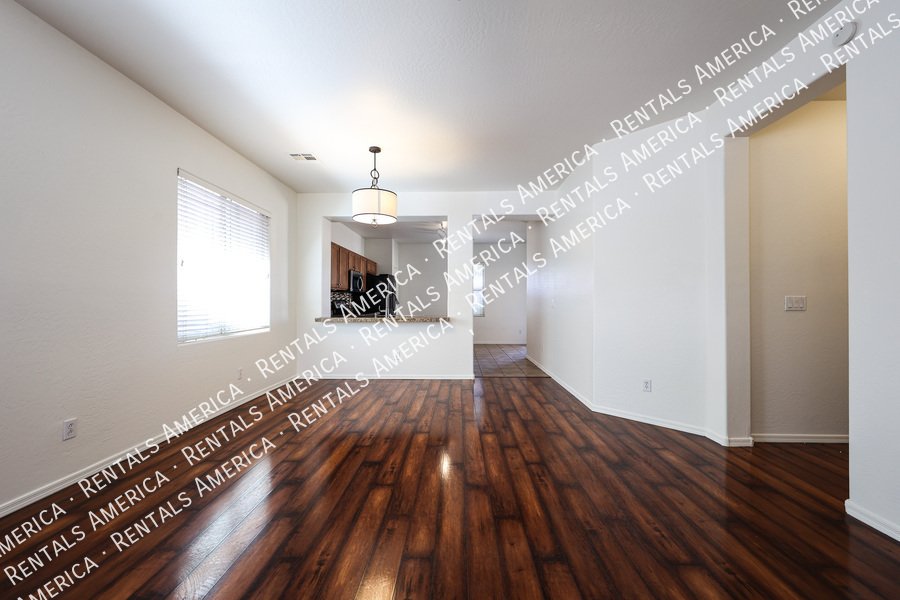Stunning 3 BR / 2 BA Gateway Village Home in Gilbert property image