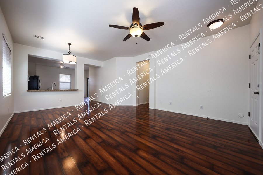 Stunning 3 BR / 2 BA Gateway Village Home in Gilbert property image