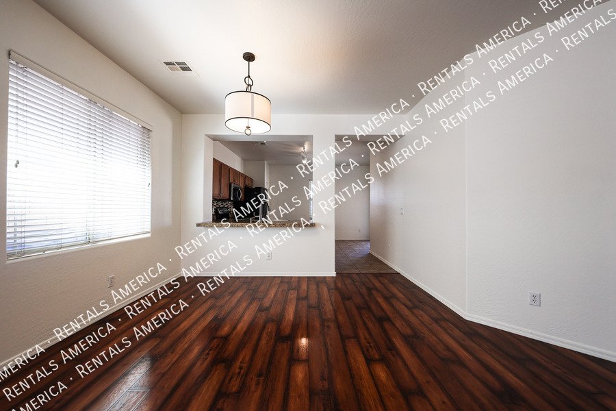 Stunning 3 BR / 2 BA Gateway Village Home in Gilbert property image