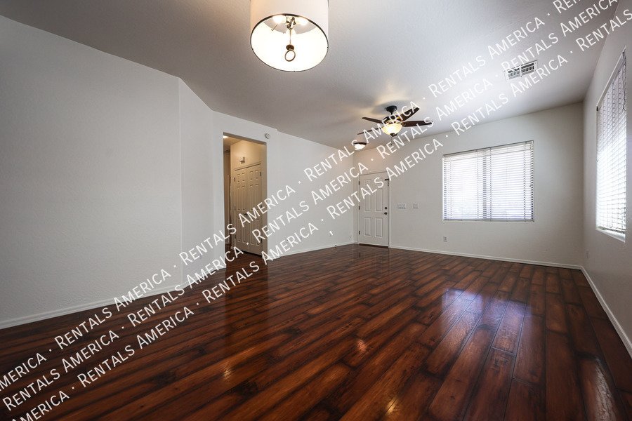 Stunning 3 BR / 2 BA Gateway Village Home in Gilbert property image