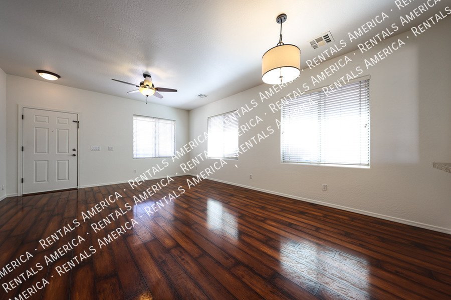 Stunning 3 BR / 2 BA Gateway Village Home in Gilbert property image