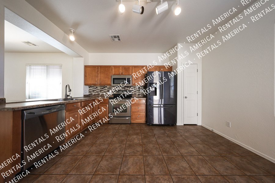 Stunning 3 BR / 2 BA Gateway Village Home in Gilbert property image