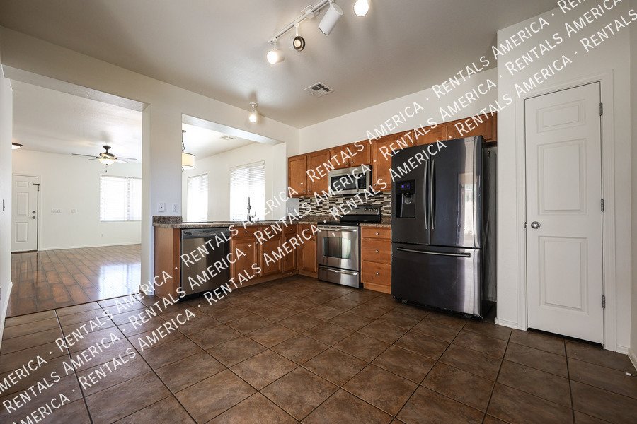 Stunning 3 BR / 2 BA Gateway Village Home in Gilbert property image