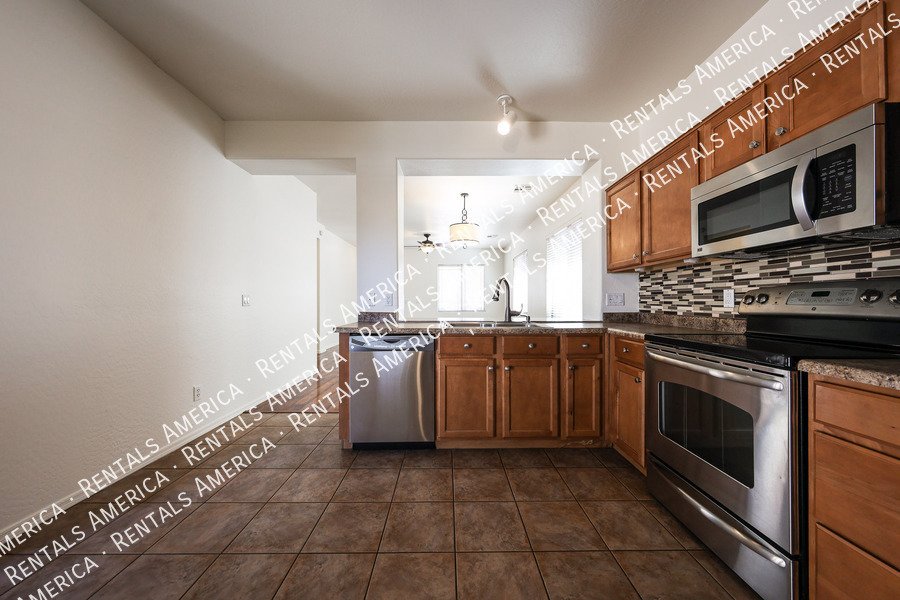 Stunning 3 BR / 2 BA Gateway Village Home in Gilbert property image