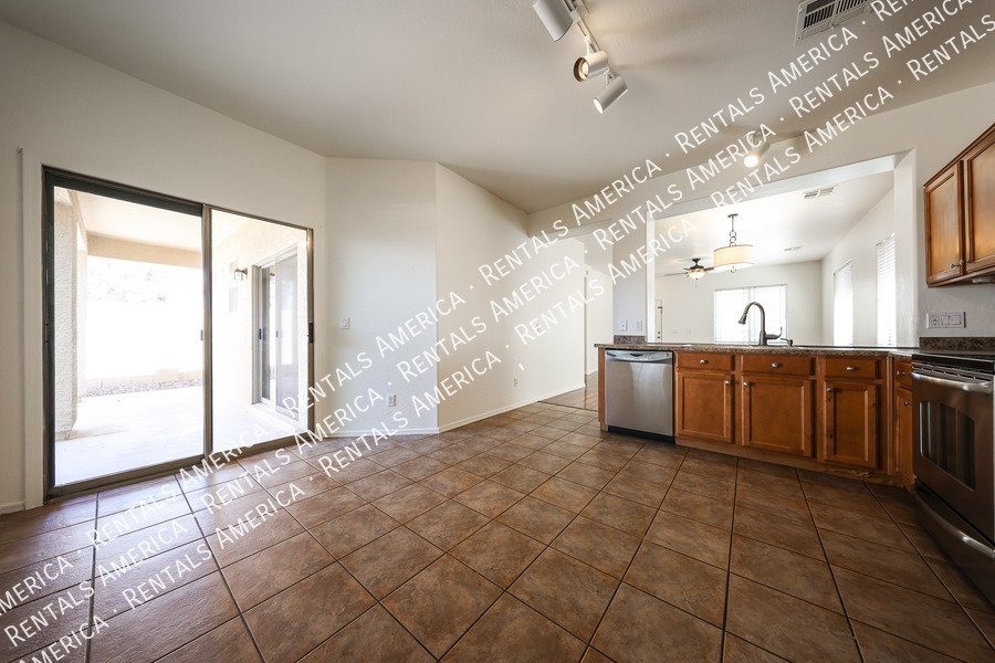 Stunning 3 BR / 2 BA Gateway Village Home in Gilbert property image