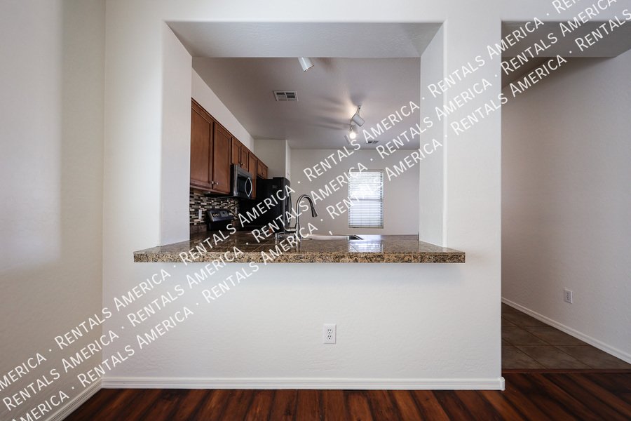 Stunning 3 BR / 2 BA Gateway Village Home in Gilbert property image