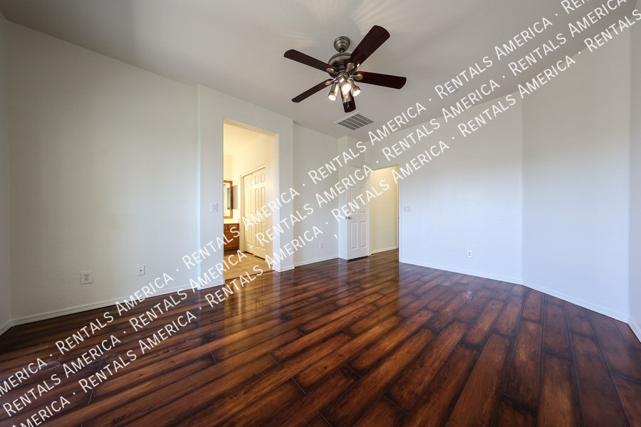 Stunning 3 BR / 2 BA Gateway Village Home in Gilbert property image