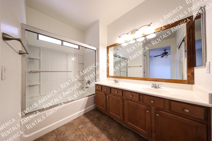 Stunning 3 BR / 2 BA Gateway Village Home in Gilbert property image