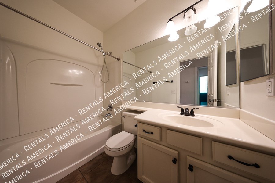 Stunning 3 BR / 2 BA Gateway Village Home in Gilbert property image