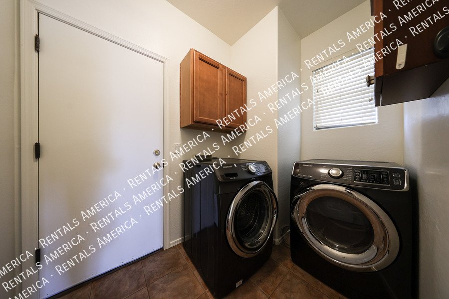 Stunning 3 BR / 2 BA Gateway Village Home in Gilbert property image