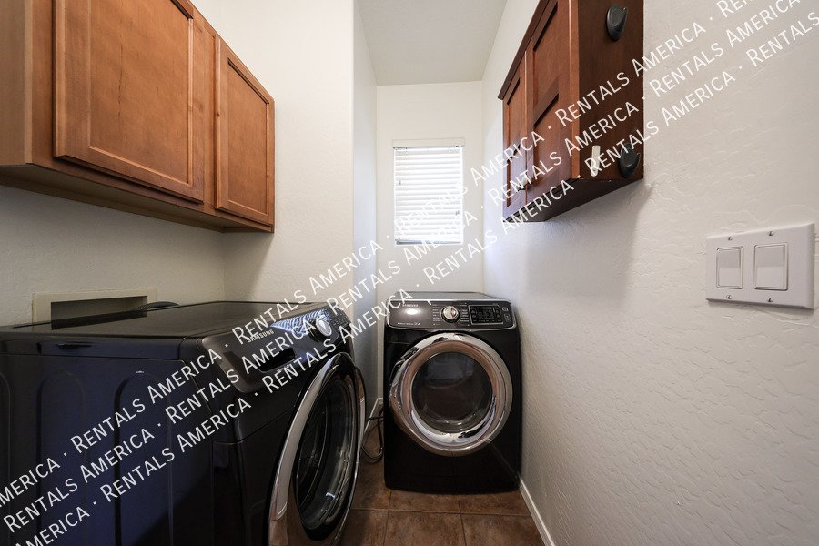 Stunning 3 BR / 2 BA Gateway Village Home in Gilbert property image
