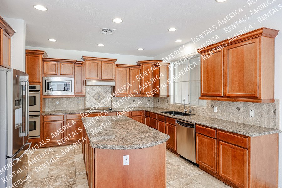 Upscale 4 Bedroom Home in Desert Ridge property image