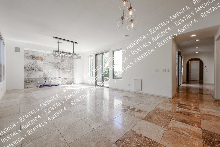 Upscale 4 Bedroom Home in Desert Ridge property image