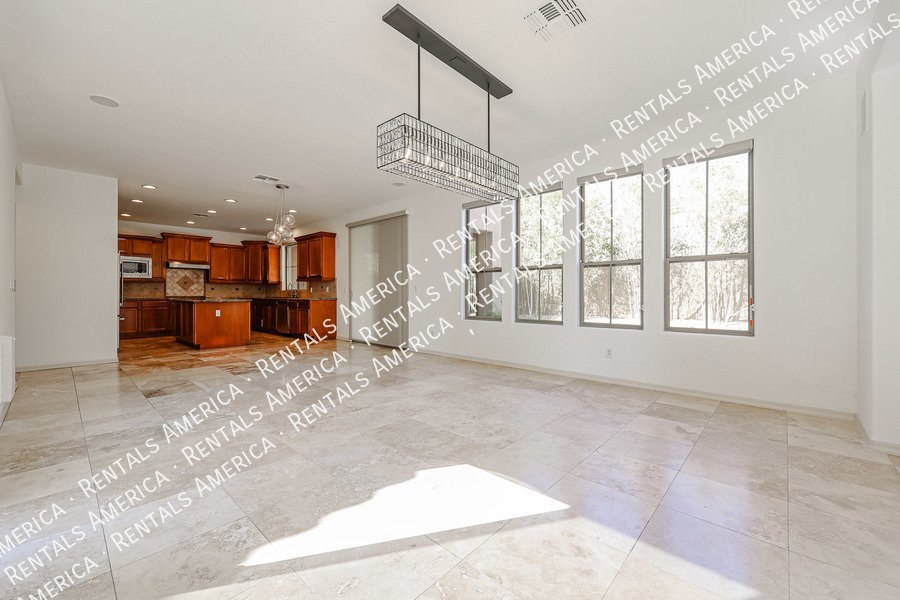 Upscale 4 Bedroom Home in Desert Ridge property image