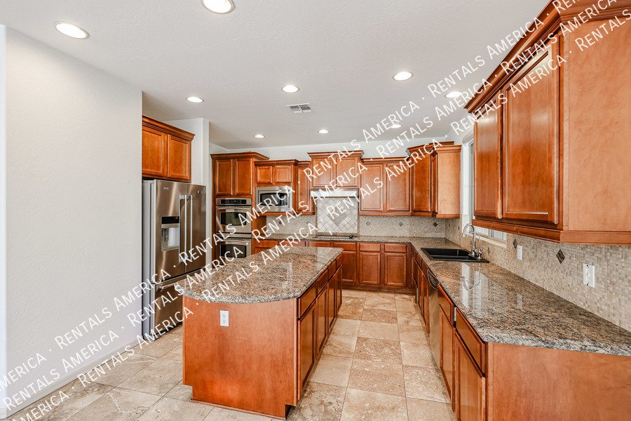 Upscale 4 Bedroom Home in Desert Ridge property image
