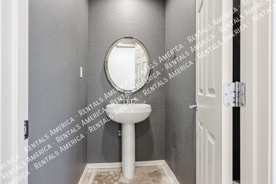 Upscale 4 Bedroom Home in Desert Ridge property image