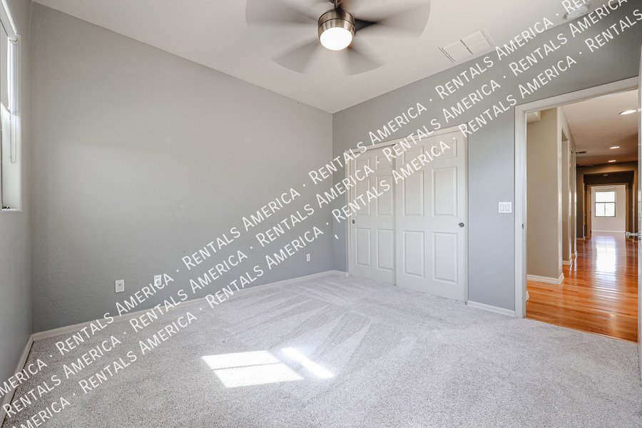 Upscale 4 Bedroom Home in Desert Ridge property image