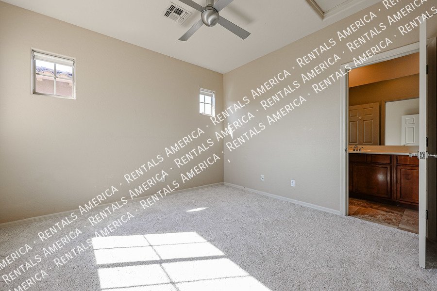 Upscale 4 Bedroom Home in Desert Ridge property image
