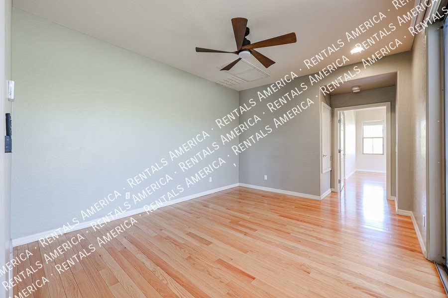 Upscale 4 Bedroom Home in Desert Ridge property image