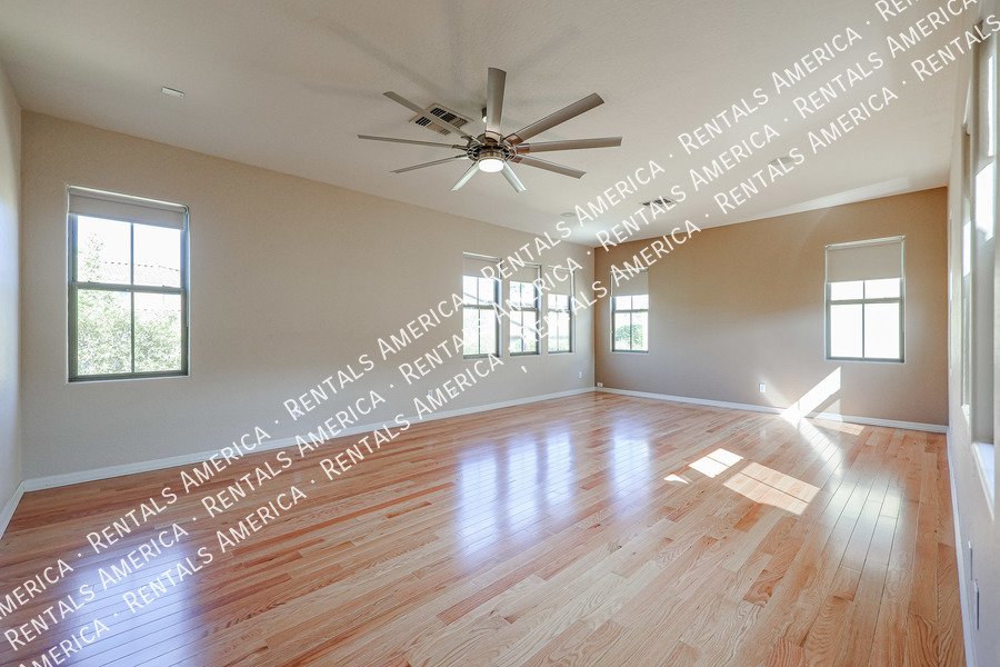 Upscale 4 Bedroom Home in Desert Ridge property image