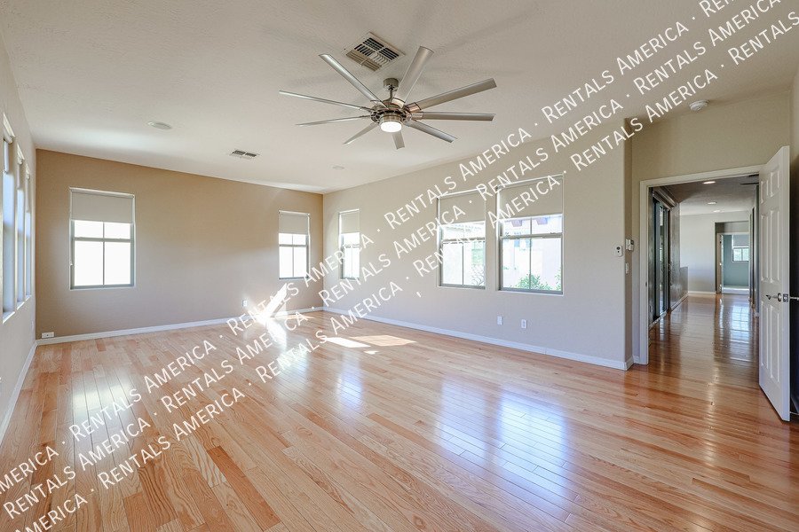 Upscale 4 Bedroom Home in Desert Ridge property image
