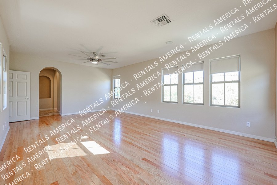 Upscale 4 Bedroom Home in Desert Ridge property image