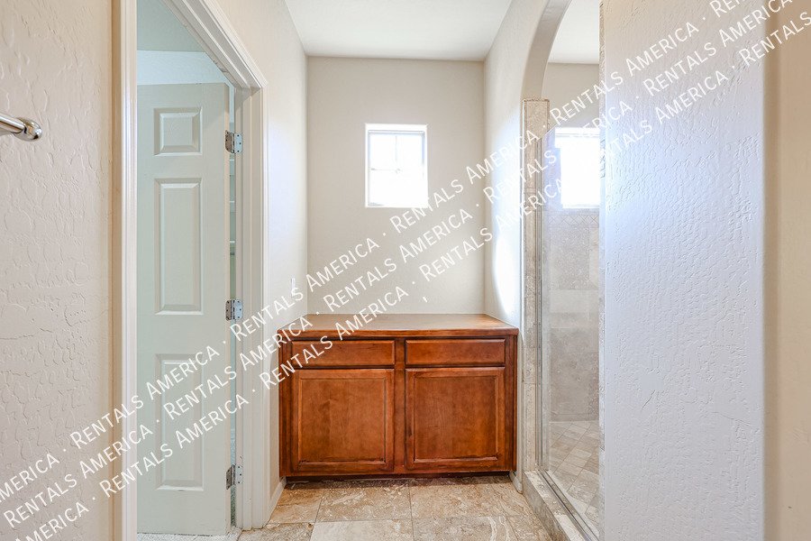 Upscale 4 Bedroom Home in Desert Ridge property image