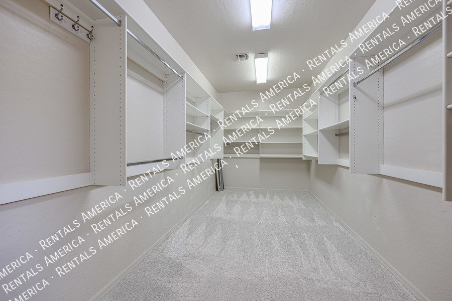 Upscale 4 Bedroom Home in Desert Ridge property image