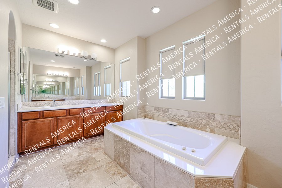 Upscale 4 Bedroom Home in Desert Ridge property image