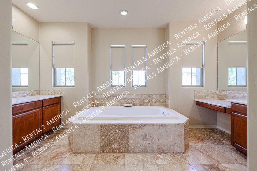 Upscale 4 Bedroom Home in Desert Ridge property image