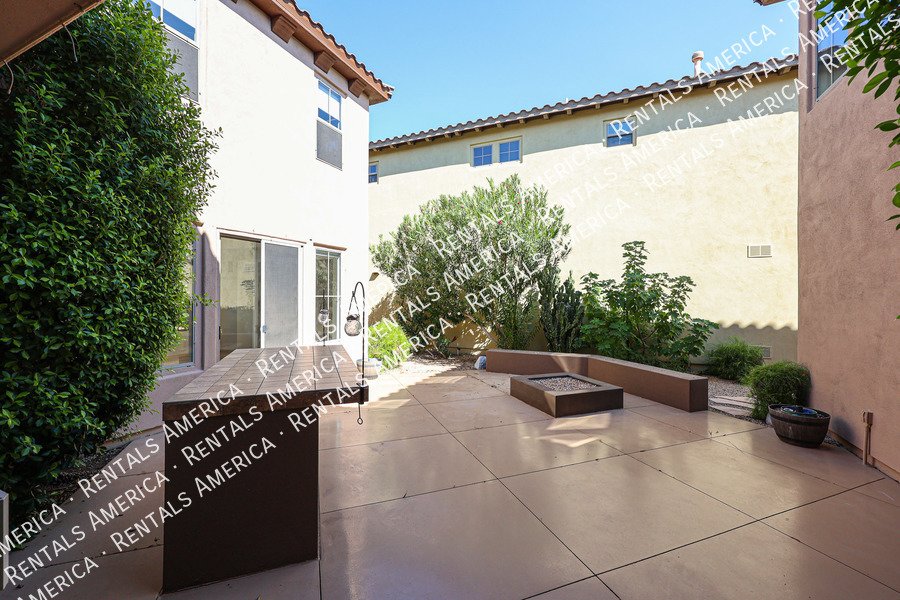Upscale 4 Bedroom Home in Desert Ridge property image