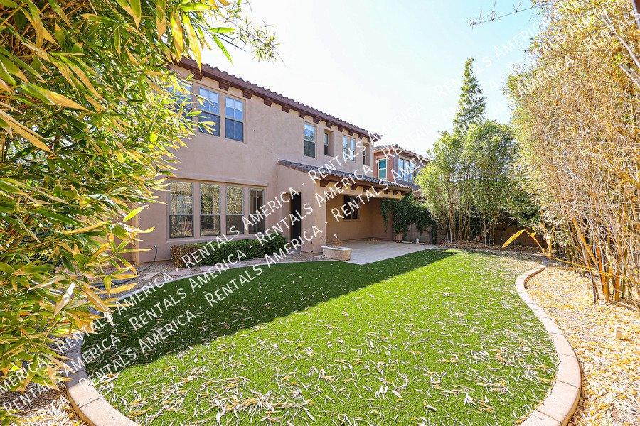 Upscale 4 Bedroom Home in Desert Ridge property image