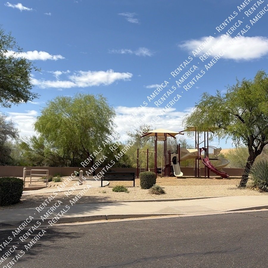 Upscale 4 Bedroom Home in Desert Ridge property image