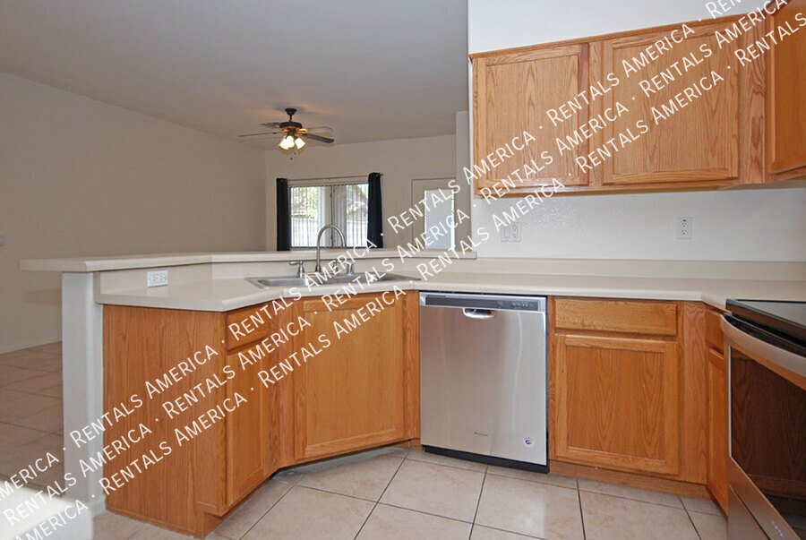 3+ Bedroom / 2 Bath Home in Litchfield Park property image