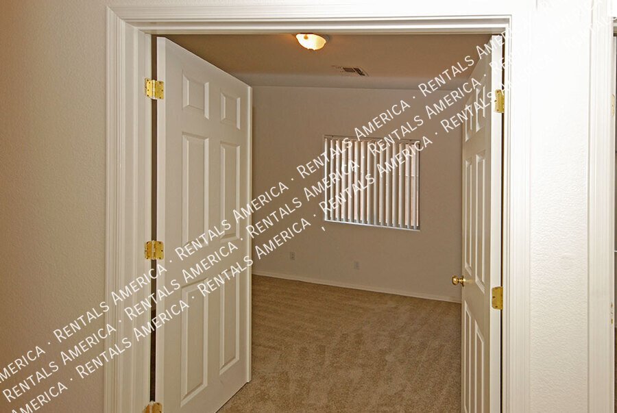 3+ Bedroom / 2 Bath Home in Litchfield Park property image
