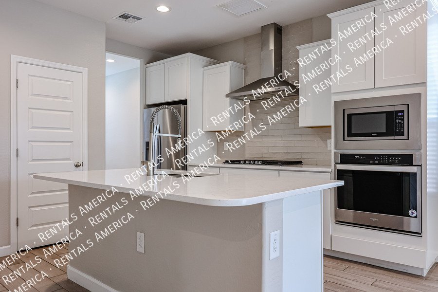 Move In Special! 3 bed 2 bath at Estrella property image