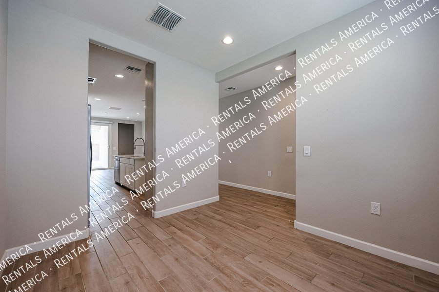 Move In Special! 3 bed 2 bath at Estrella property image