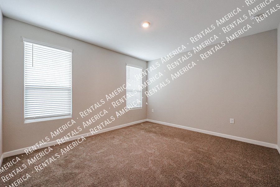Move In Special! 3 bed 2 bath at Estrella property image