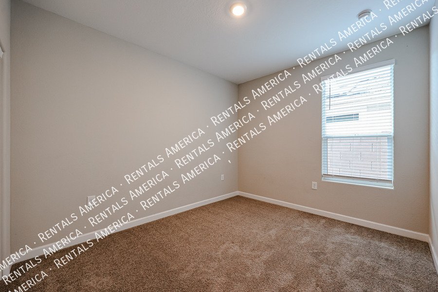 Move In Special! 3 bed 2 bath at Estrella property image